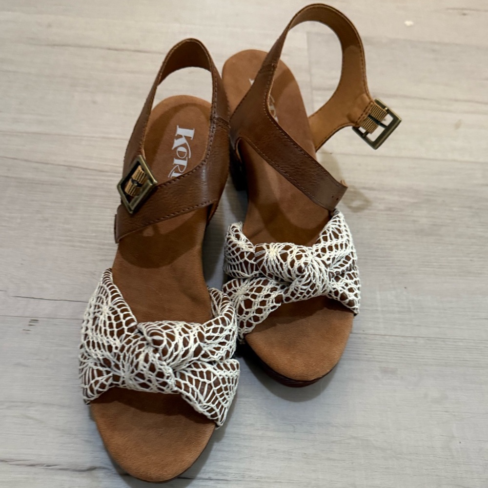 Kork-Ease Brown and White Women's Sandals NWOT SIZE 9 - Picture 6 of 16